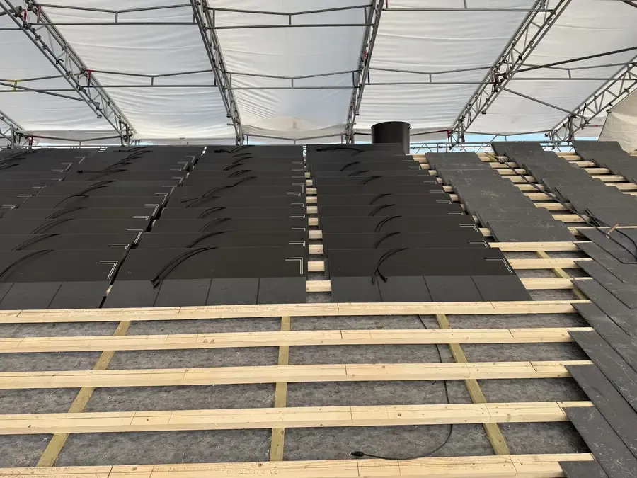 SUNSLATE under montage på lægter